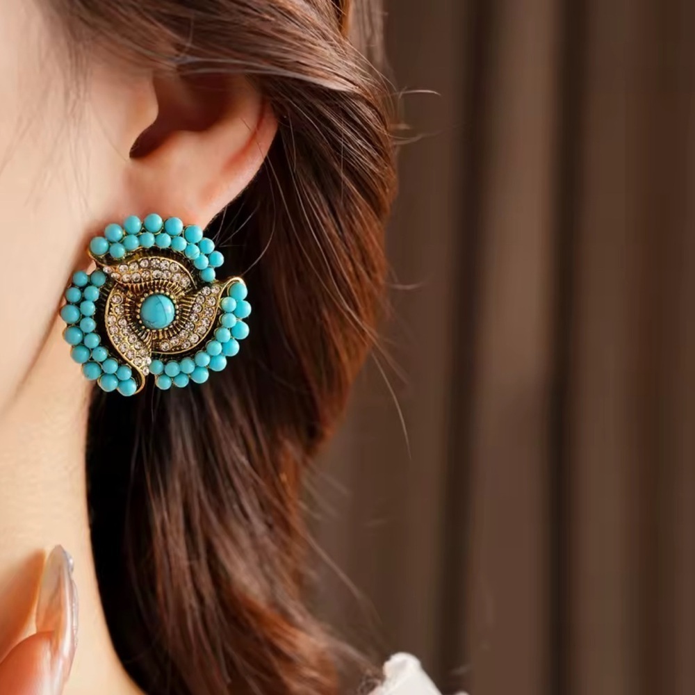 Vintage Style Turquoise and Gold Earrings - Picture 4 of 6